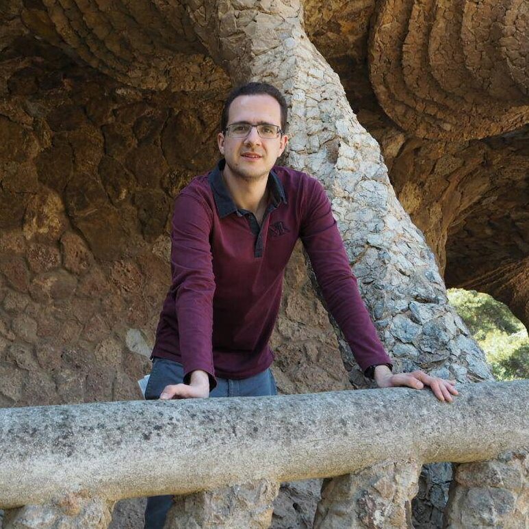 Doctor en Informática y Catedrático del Departamento de Ciencias de Computación y Tecnologías de la Información de la UDC